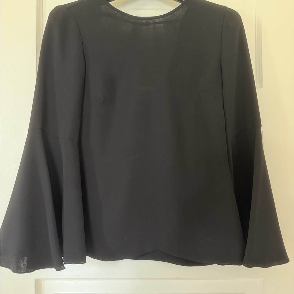 Elizabeth and James Black Bell Sleeve Women’s Top, Back Clasp Sz 0
